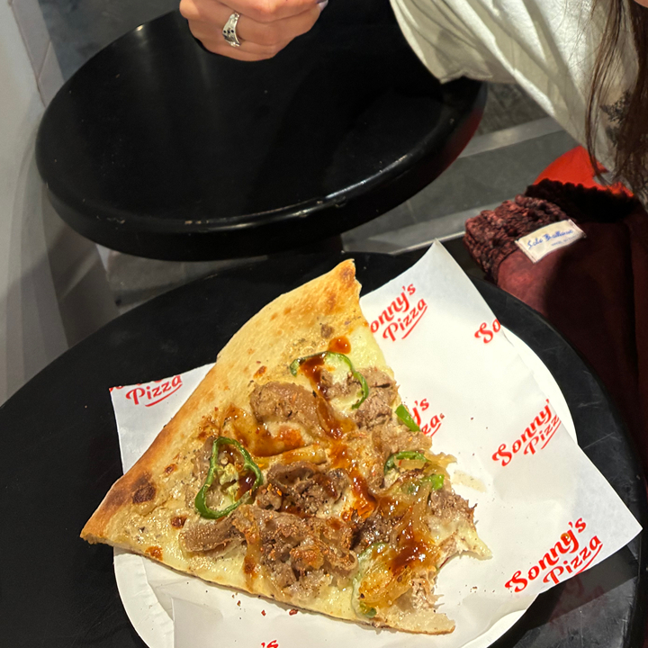 late night eats in Hong Kong; Sonny's pizzeria, slice of pizza at Sonny's in Central