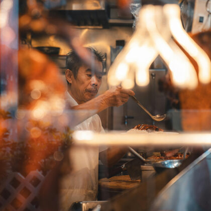 where to eat like a local in Sheung Wan and Central: dai pai dongs, cha chaan tengs, dim sum and specialty eateries in Hong Kong