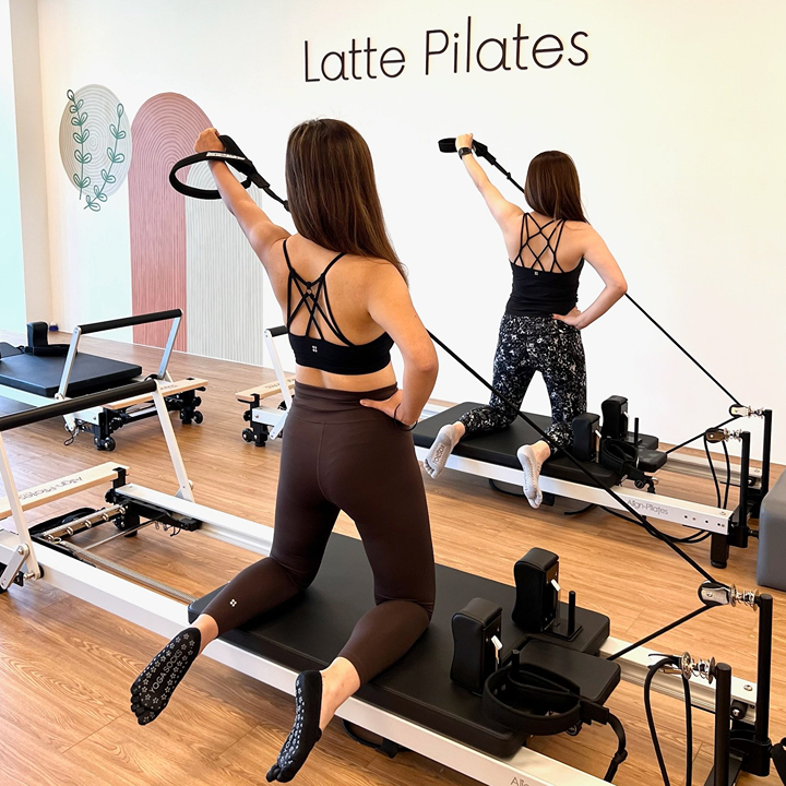 two woman at Latte Pilates, hong kong reformer pilates group private class hk
