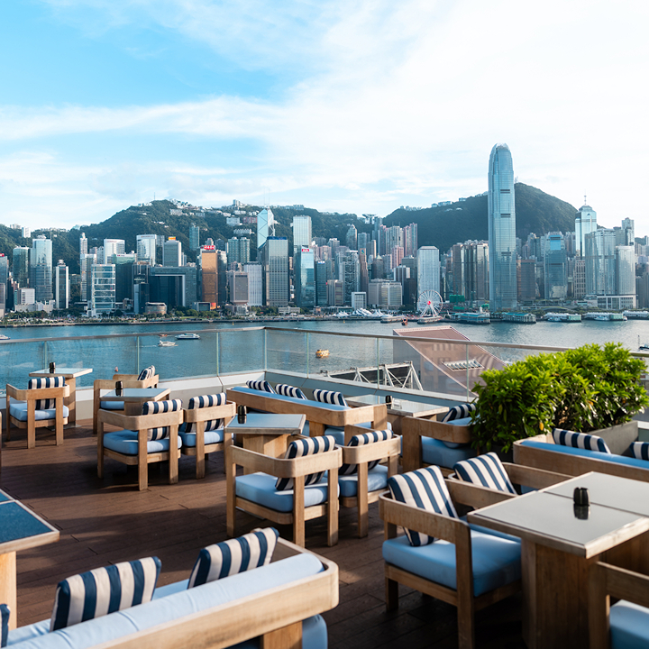 Best Rooftop Bars In Hong Kong: aqua rooftop bar during the day, dj sets and views 