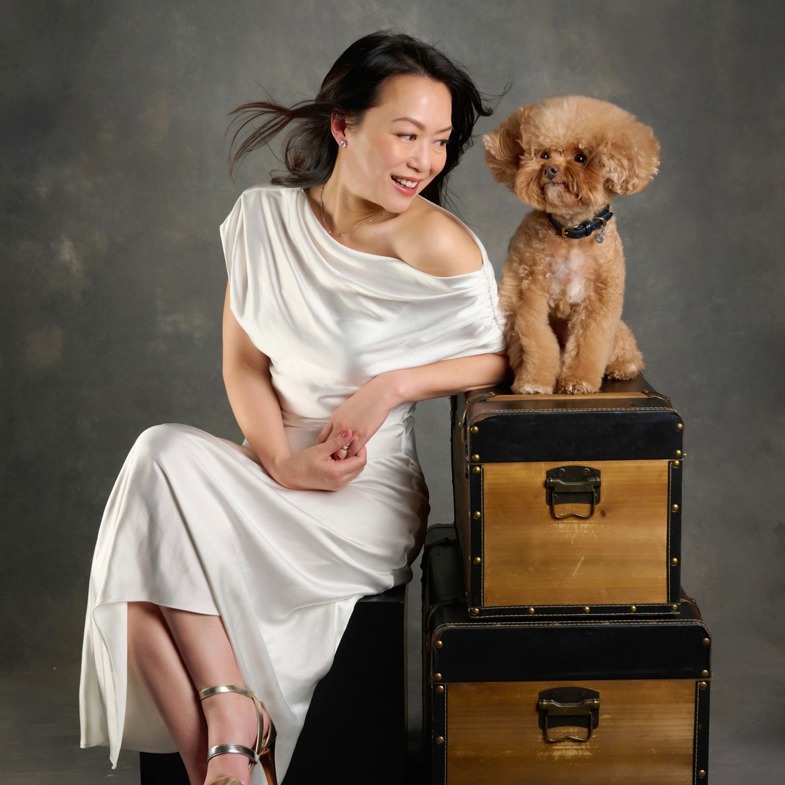 portrait of a woman and her dog in a photography studio in Hong Kong, a photography by Rosa & Daniel Photography