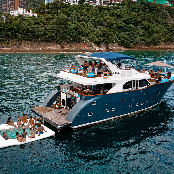 Entourage junk boat hong kong pool, best hk junk parties