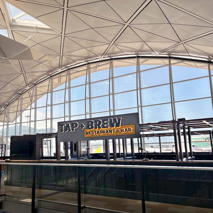 hong kong international airport, tap + brew, what to eat and drink