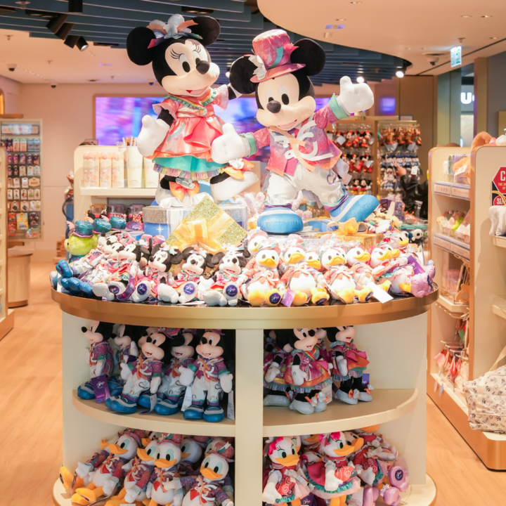 hong kong international airport, hong kong disneyland, what to buy