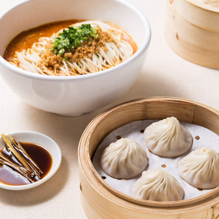 hong kong international airport, crystal jade, what to eat and drink, la mian, xiao long bao