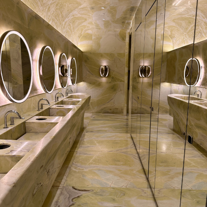 best bathrooms in hong kong, the Henderson, clean toilets Hong Kong